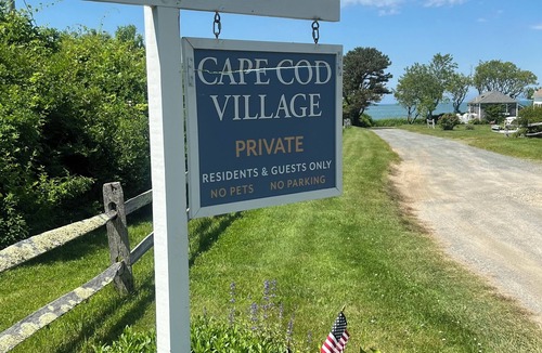 Barnstable House | Private Beach - Beachside Cottage on Barnstable Harbor