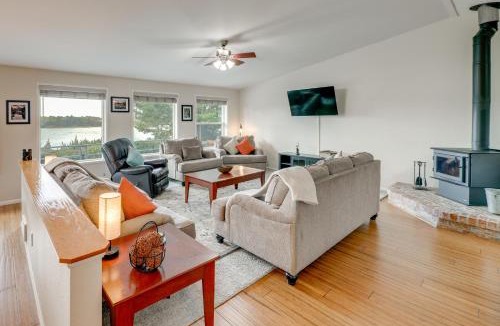 Florence House | Private Beach, Deck and Grill! Siuslaw River Getaway