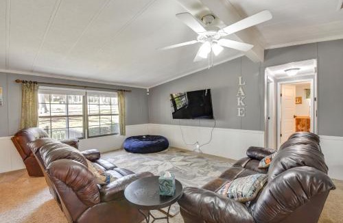 Gumlog House | Private Beach & Dock: Lake Hartwell Family Getaway