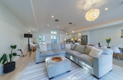 Jim Thorpe House | Private Beach & Dock, Pickleball, Kayaks, Pool table, Firepit, 240V-EV