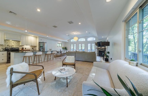 Jim Thorpe House | Private Beach & Dock, Pickleball, Kayaks, Pool table, Firepit, 240V-EV