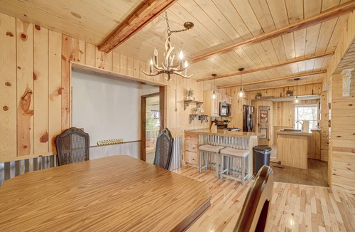 Hoyt Cabin | Private Beach & Fishing Pond! Eufaula Family Cabin