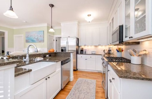 Nelscott House | Private Beach House* Hot Tub * Pool* Pets *EV