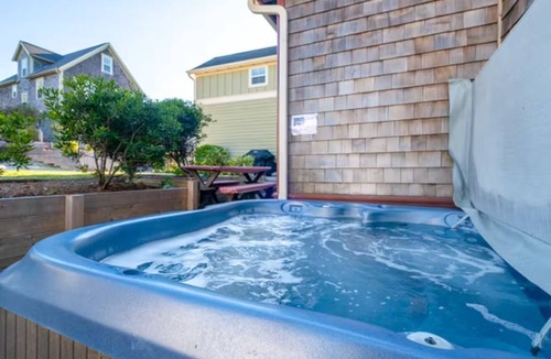 Nelscott House | Private Beach House* Hot Tub * Pool* Pets *EV
