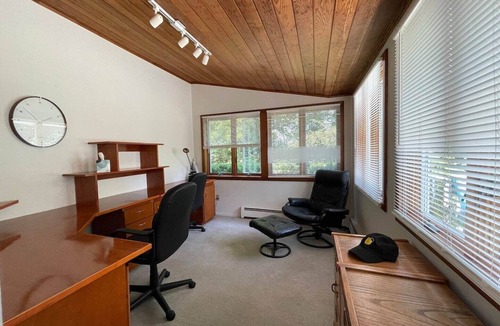 Baiting Hollow House | Private beach house - steps to Hamptons & wineries