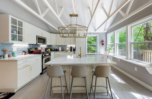 Barrington House | Private Beach Lake House! Kayaks, Sunset, Firepit