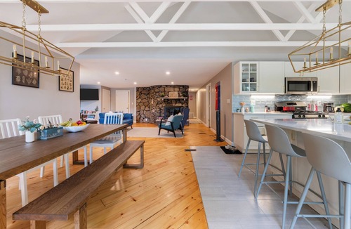 Barrington House | Private Beach Lake House! Kayaks, Sunset, Firepit