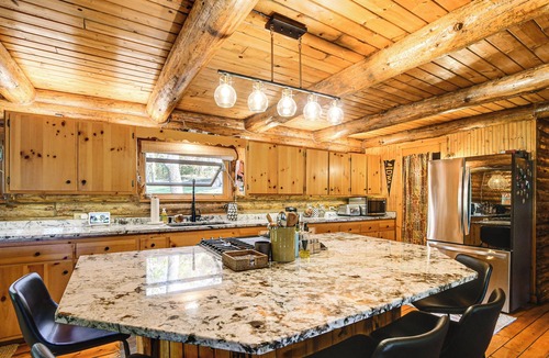 Panora Cabin | Private Beach! Lakefront Cabin in Panora