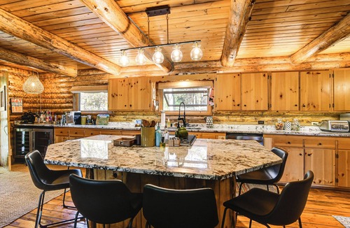 Panora Cabin | Private Beach! Lakefront Cabin in Panora