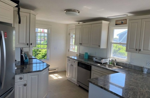 Dennis House | PRIVATE BEACH- MAYFLOWER/Bayview- 5 BR - Dennis!