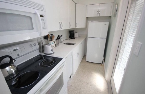 Aloha Kai Cottage | Private Beach on Siesta Key