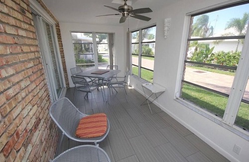 Aloha Kai Cottage | Private Beach on Siesta Key