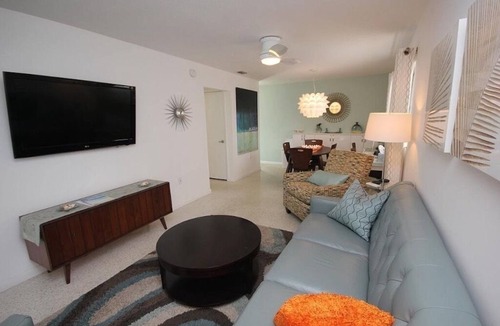 Aloha Kai Cottage | Private Beach on Siesta Key