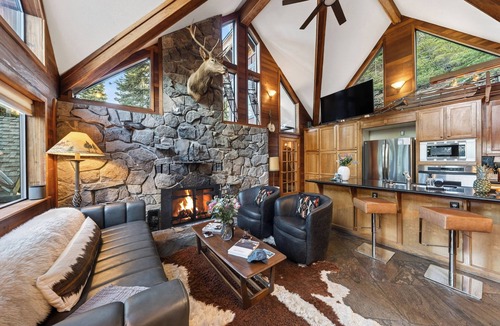 Ridgewood Cabin | Private Beach + Pier + Hot Tub | Carnelian Bay | Grand Elk Chalet