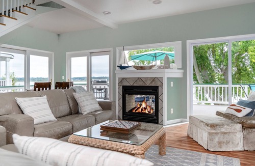 Lake Geneva House | Private Beach & Pier Lake Front w/Fireplace on Lake Como - Walk to Mars Resort!