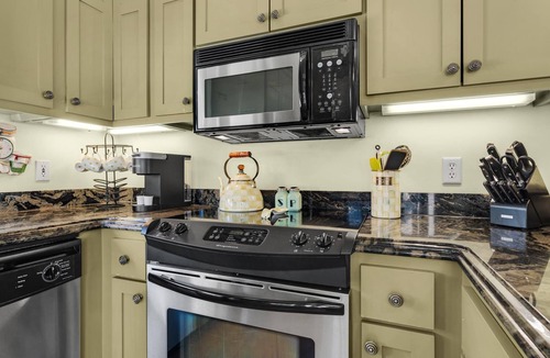 Rosemary Beach Cottage | PRIVATE BEACH/POOL ACCESS-Whimsical Getaway-Newly Refurbished-2 Bikes