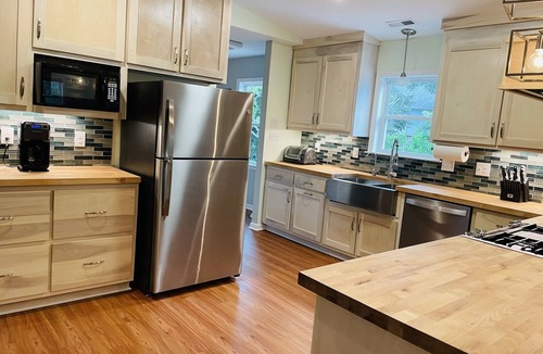 Emerald Isle House | Private Beach Retreat - Outdoor Living, Dog Friendly Yard, Hot Tub, Game Room