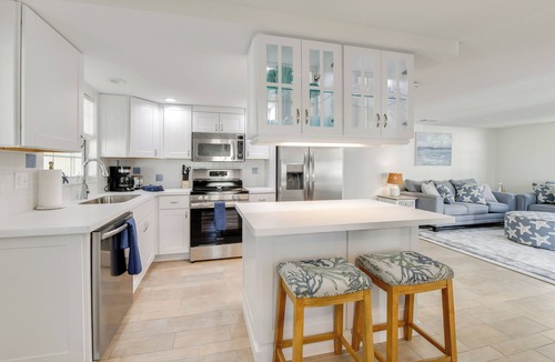 Siesta Key Villa | Private Beach Retreat on Siesta Key! Bright Villa