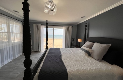 Long Lake House | Private beach