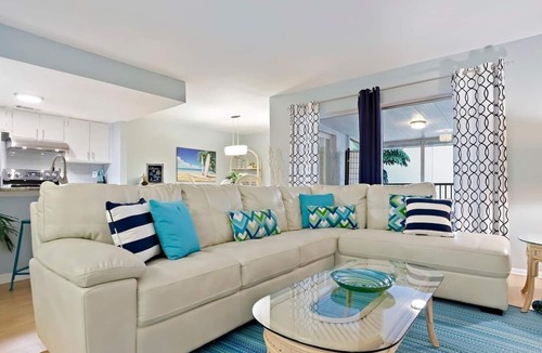 Bayview Condo | Private Beach Access 2 Pools Waterfront Oasis