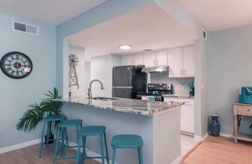 Bayview Condo | Private Beach Access 2 Pools Waterfront Oasis