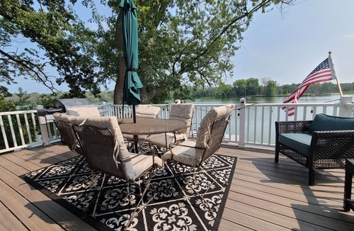 Edgerton House | Private Beach Waterfront w/Dock - Rock River Hideaway