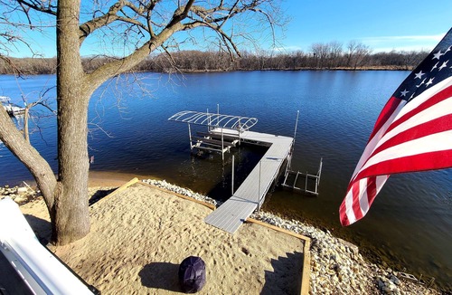 Edgerton House | Private Beach Waterfront w/Dock - Rock River Hideaway