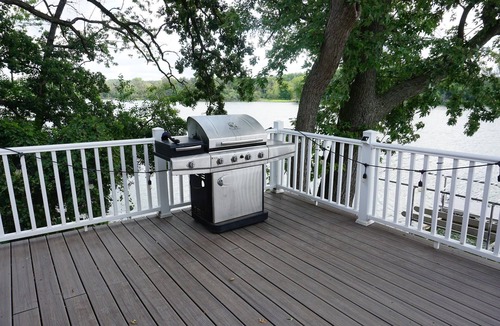 Edgerton House | Private Beach Waterfront w/Dock - Rock River Hideaway