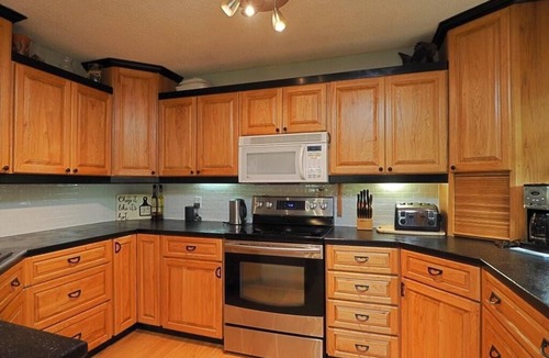 Port Franks Cottage | Private Beach! Year Round Secluded Forest Retreat in Port Franks. Hot Tub!