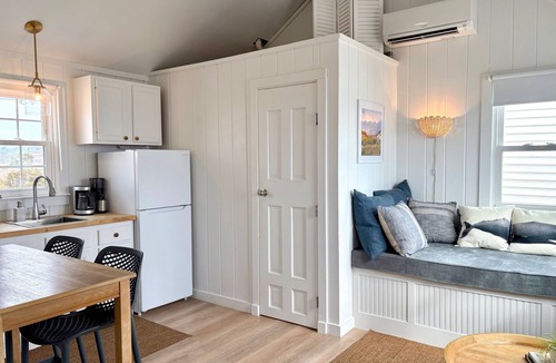 North Truro Cottage | Private Beachfront Cottage for 2—Spacious Deck on the Water, Breathtaking Views!