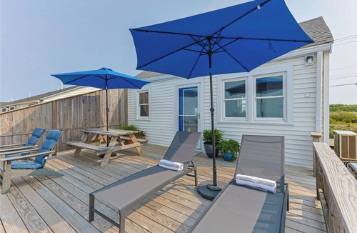 North Truro Cottage | Private Beachfront Cottage for 2—Spacious Deck on the Water, Breathtaking Views!