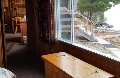 Sioux Narrows Nestor Falls Cottage | Private Beachfront log cabin Lake of the Woods