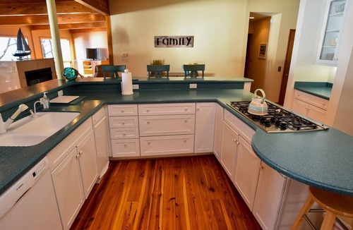 Bay Ridge House | Private Beachfront-Secluded Shoreline+Bay Views from almost every room