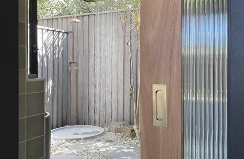 Suffolk Park Apartment | Private Beachside Luxe - Loft Studio Byron Bay with King Bed