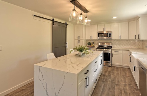 Boulevard Bluffs House | Private, beautifully updated rambler on 1/2 acre