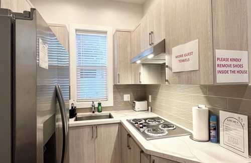 Tukwila House | Private Bedroom 2 - Transit Room Near Airport.