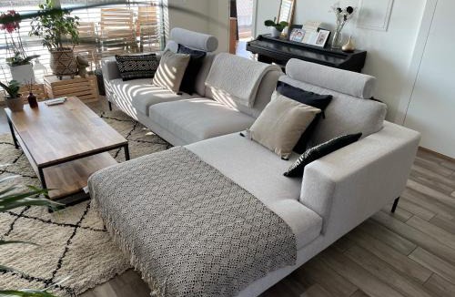 Le Grand-Saconnex House | Private Bedroom and Bathroom in shared appartment