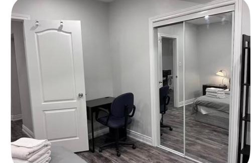Oakville House | Private Bedroom in shared apartment - Females