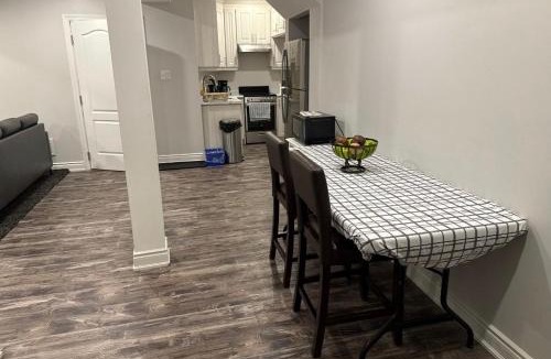 Oakville House | Private Bedroom in shared apartment - Females