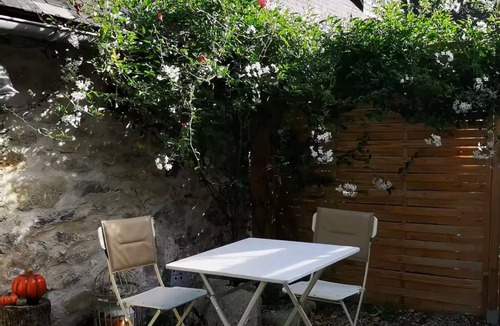 Sainte-Marie-de-Campan Apartment | Private bedroom, private ensuite with kitchenette