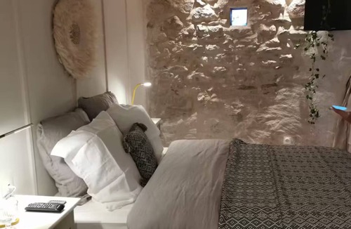 Sainte-Marie-de-Campan Apartment | Private bedroom, private ensuite with kitchenette