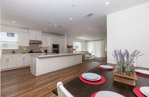 Airport Area House | Private Bedroom with Bathroom Central Location