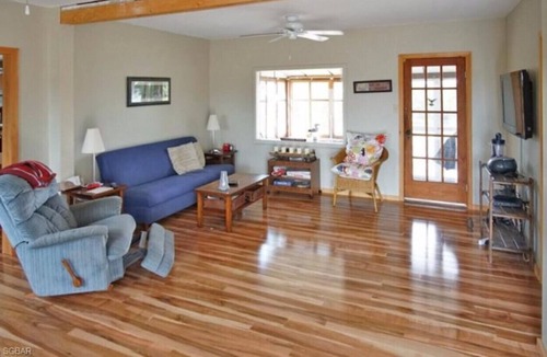 London Cottage | Private boat access only cottage in Honey Harbour Ontario