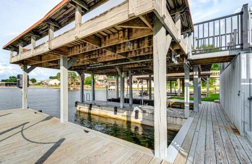 April Sound House | Private Boat Dock & Slip: Luxe Lake Conroe Gem!