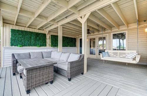 April Sound House | Private Boat Dock & Slip: Luxe Lake Conroe Gem!
