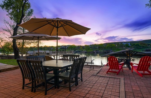 Burnet House | Private Boat Slip| Lakefront | Putting Green | Firepit
