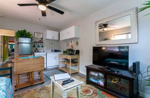 El Cajon House | Private Bohemian Poolside Apartment