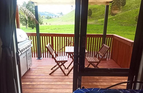 Taumarunui Villa | Private Bush Hut Wi