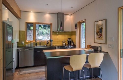 Saint-Brigitte-de-Laval House | Private modern cottage with stunning scenery and direct water access