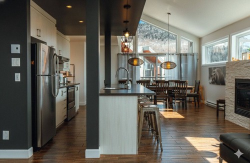 Stoneham-et-Tewkesbury Ski Chalet | Private spa and billiards Stoneham 12 pers CITQ: 287674